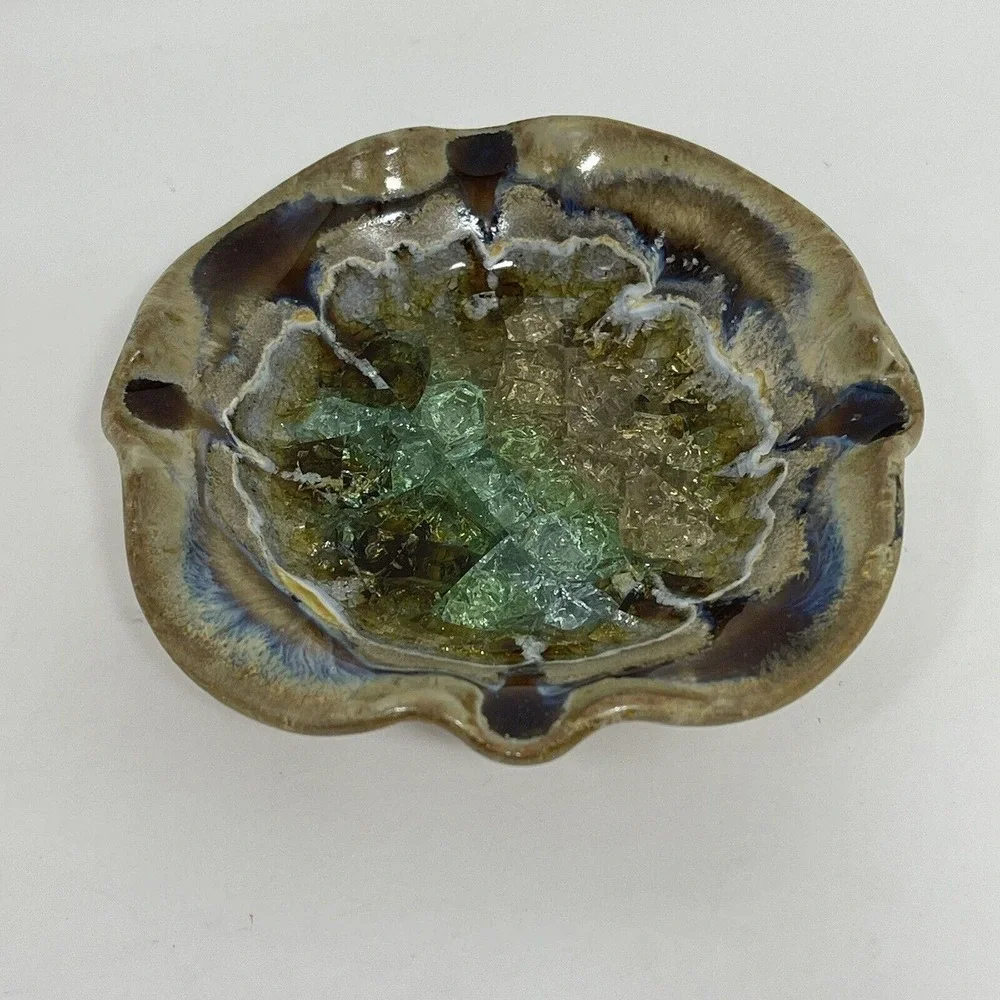 Small Round Glass Crystal Bottom Scalloped Edge Trinket Dish Ashtray Multicolor - Picture 5 of 11